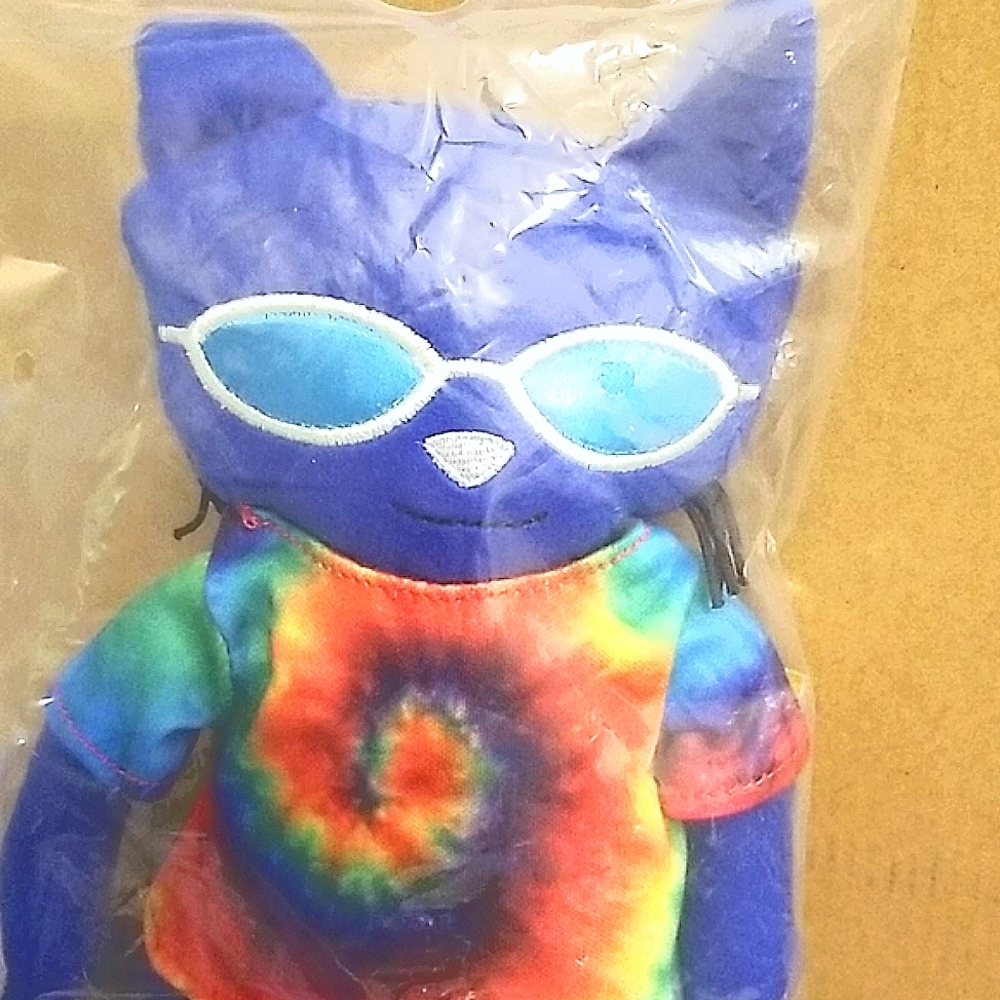 Pete the Cat- Book & plush toy combination 
🐱🐱🐱🐱🦊🦊🦊🦊🐱🦊🐱🦊🐱🦊🐱